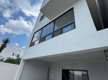 Casa · 340m² · 3 Recámaras · 2 Estacionamientos · Casa de 4 Niveles en Cumbres Elite Premier