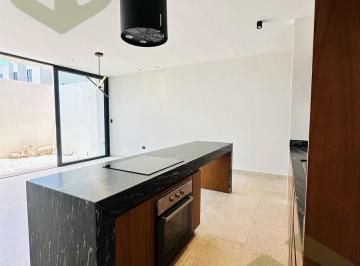 Casa · 204m² · 4 Recámaras · 2 Estacionamientos · Temozon Norte con Habitacion en Pb