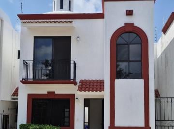 Casa · 141m² · 3 Recámaras · 2 Estacionamientos · Casa en Venta en Cancún San Gerónimo II. 3 Recámaras, Av de Las Torres