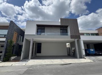 Casa · 356m² · 3 Recámaras · 3 Estacionamientos · Casa en Venta en Laderas Residencial, Monterrey