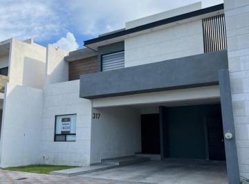 Casa de 4 habitaciones, Arteaga · Se Renta Bonita Casa Equipada en Fracc Privado Al Norte de Saltillo