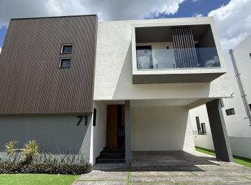 Casa · 429m² · 4 Recámaras · 4 Estacionamientos · Venta de Casa en Country Club Merida Yucatan
