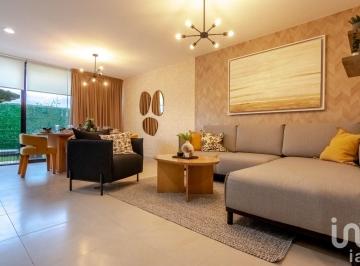 Casa · 149m² · 3 Recámaras · 2 Estacionamientos · Hermosa Residencia Dentro de Fraccionamiento en Zibatá, Querétaro