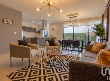 Casa · 149m² · 3 Recámaras · 2 Estacionamientos · Exclusiva Residencia de 2 Niveles Dentro de Fraccionamiento en Zibatá, Querétaro
