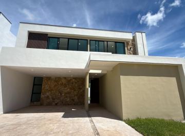 Casa · 295m² · 4 Recámaras · 2 Estacionamientos · Venta de Casa en Residencial Parque Natura Cholul Mérida Yucatán