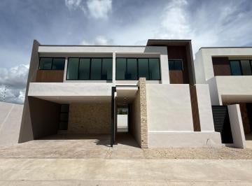 Casa · 295m² · 4 Recámaras · 2 Estacionamientos · Venta de Casa en Cholul Merida Yucatan