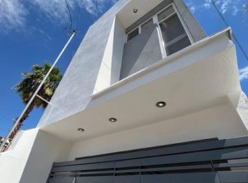 Casa · 220m² · 4 Recámaras · 2 Estacionamientos · Venta de Casa en Colonia Las Granjas (Incluye Departamento)