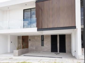 Casa · 319m² · 3 Recámaras · 2 Estacionamientos · Casa en Venta en Parque Sinaloa