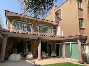 Casa · 590m² · 3 Recámaras · 4 Estacionamientos · Residencia de Lujo en Venta, en Loma Dorada, Querétaro