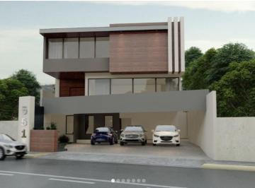 Casa · 740m² · 4 Recámaras · 5 Estacionamientos · Venta de Casa en La Cima