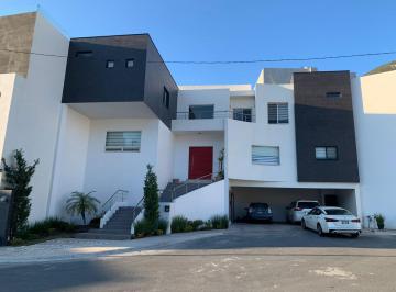 Casa · 357m² · 3 Recámaras · 3 Estacionamientos · Venta de Casa en Colinas del Valle