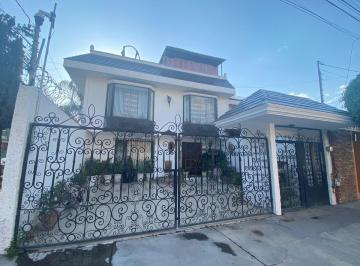 Casa · 243m² · 5 Recámaras · 2 Estacionamientos · Casa - San Isidro