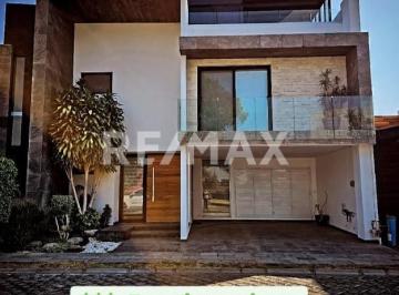 Casa · 330m² · 3 Recámaras · 2 Estacionamientos · Casa en Venta - (4)