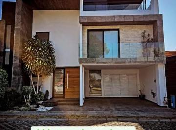 Casa · 330m² · 3 Recámaras · 2 Estacionamientos · Casa en Venta - (4)
