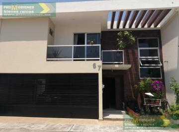 Casa · 230m² · 3 Recámaras · House - Fraccionamiento Las Palmas