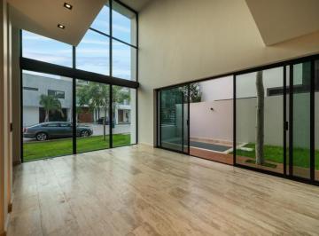 Casa de 3 habitaciones, Benito Juárez · Casa de Lujo en Esquina con Alberca y Paneles Solares – Residencial Arbolada II Cancún