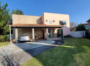Casa en condominio · 300m² · 3 Recámaras · 4 Estacionamientos · Venta de Casa en Valle de Zamarrero en Zinacantepec