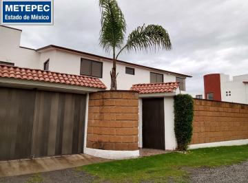 Casa · 428m² · 4 Recámaras · 2 Estacionamientos · Venta de Casa en La Colonia Lázaro Cárdenas en Metepec