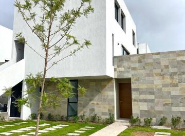 Casa · 180m² · 2 Recámaras · 2 Estacionamientos · Renta Casa en Cumbres del Lago