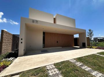 Casa de 4 habitaciones, Querétaro · Casa con 343 m² Superficie de Terreno y 4 Recámaras en Venta, La Espiga