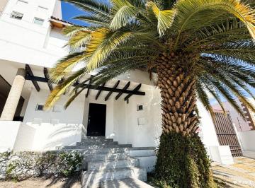 Casa de 4 habitaciones, Querétaro · Casa de 500 m² con 4 Recámaras en Venta en Juriquilla