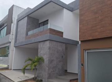 Casa · 213m² · 3 Recámaras · 2 Estacionamientos · Casa en Venta en Lomas Residencial, Calle Lomas del Valle Alvarado, Veracruz.