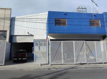 Bodega comercial · 1000m² · 2 Estacionamientos · Bodega Industrial en Santa Catarina