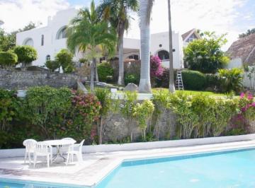 Casa · 850m² · 8 Recámaras · 5 Estacionamientos · Casa - Pueblo Tequesquitengo