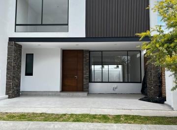 Casa · 209m² · 3 Recámaras · 2 Estacionamientos · Casa, Venta