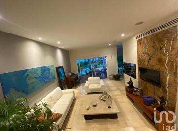 Casa · 300m² · 3 Recámaras · 2 Estacionamientos · Renta de Casa en Isla Dorada Cancun Quintana Roo