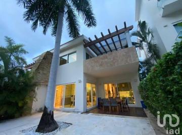 Casa · 300m² · 3 Recámaras · 2 Estacionamientos · Renta de Casa en Isla Dorada Cancun Quintana Roo