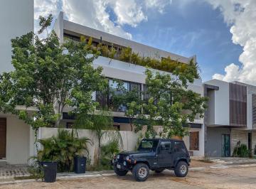 Casa · 450m² · 4 Recámaras · 2 Estacionamientos · Casa en Fraccionamiento Arbolada