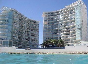 Departamento · 220m² · 3 Recámaras · 2 Estacionamientos · Departamento en Venta Punta Cancun Frente Al Mar, Amueblado