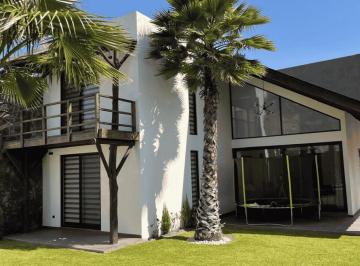 Casa · 498m² · 4 Recámaras · 3 Estacionamientos · Casa en Venta en Atlixco con Alberca Cerca del Zocalo de Atlixco