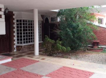 Casa de 4 habitaciones, Mérida · Casa en Venta Estilo Poblano Construida de Adobes y Talavera Frente a Parque