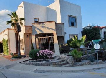 Casa de 3 habitaciones, Chihuahua · Residencial Cumbres III Frente a Parque y en Esquina con 3 Recamaras