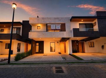 Casa · 234m² · 3 Recámaras · 2 Estacionamientos · Casa en Venta en Lomas de Angelopolis III, Altaria Residencial a 3 Min de Barrio Cascatta.