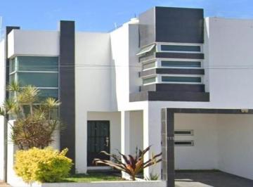 Casa de 3 habitaciones, Tepic · Lasm52 - Tu Nuevo Hogar en Lagos del Country: Amplitud y Distinción