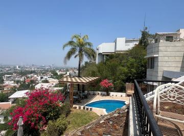 Casa · 1075m² · 5 Recámaras · 4 Estacionamientos · Casa en Venta en Contry La Escondida