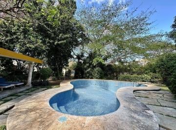 Casa de 4 habitaciones, Mérida · Amplia Casa en Venta en El Club de Golf La Ceiba con Hermoso Kiosko y Jardín.