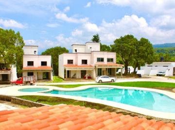 Casa de 4 habitaciones, Cuernavaca · Casa en Cuernavaca con Alberca, Roof Garden con Jacuzzi, Excelentes Acabados