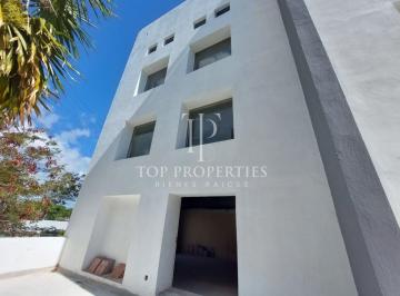 Edificio · 607m² · 3 Estacionamientos · Edificio Comercial en Renta en El Centro de Cancún, Q. r.