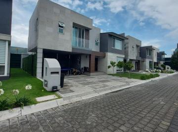 Casa · 393m² · 3 Recámaras · 2 Estacionamientos · Casa en Venta, Providencia, Metepec, Residencial Génova, Casa 12.