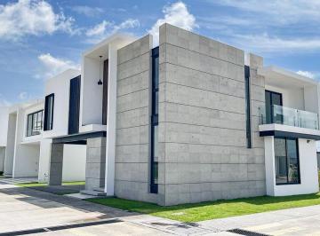 Casa · 3 Recámaras · 2 Estacionamientos · Casa en en Sky Tolouse Metepec
