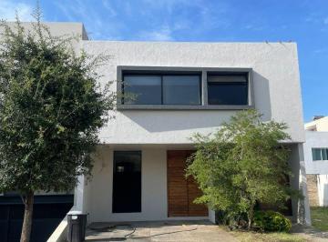 Casa de 3 habitaciones, Zapopan · Casa Moderna en Renta - Coto Solares Acanthia