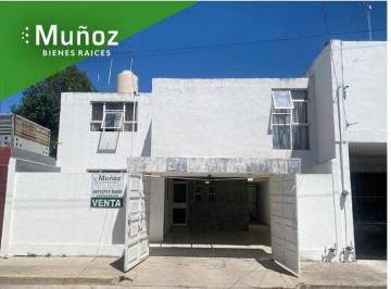 Casa · 300m² · 4 Recámaras · 3 Estacionamientos · Venta Casa Los Fresnos León Gto: 4 Recámaras, 300 m² Terreno y Gran Ubicación