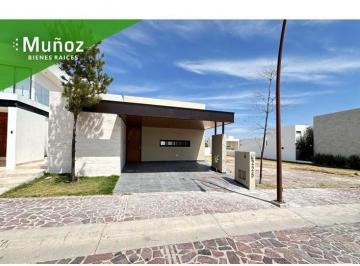 Casa · 400m² · 3 Recámaras · 2 Estacionamientos · Venta Casa Una Planta La Campiña León Gto: Lujo, Jardín y Excelente Ubicación