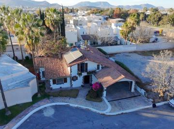 Casa · 405m² · 4 Recámaras · 2 Estacionamientos · Venta de Casa en Saltillo Coahuila San Miguel Residencial