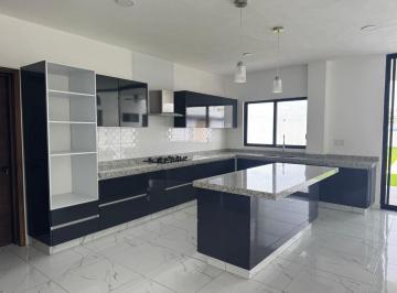 Casa · 380m² · 4 Recámaras · 2 Estacionamientos · Casa en Burgos Corinto