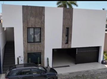 Casa · 344m² · 4 Recámaras · 4 Estacionamientos · Casa en Venta en El Cid